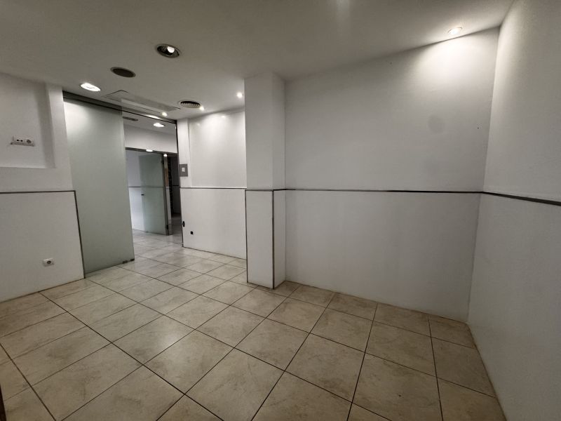 -ON RENT- PREMISES IN IGNACIO WALLIS
