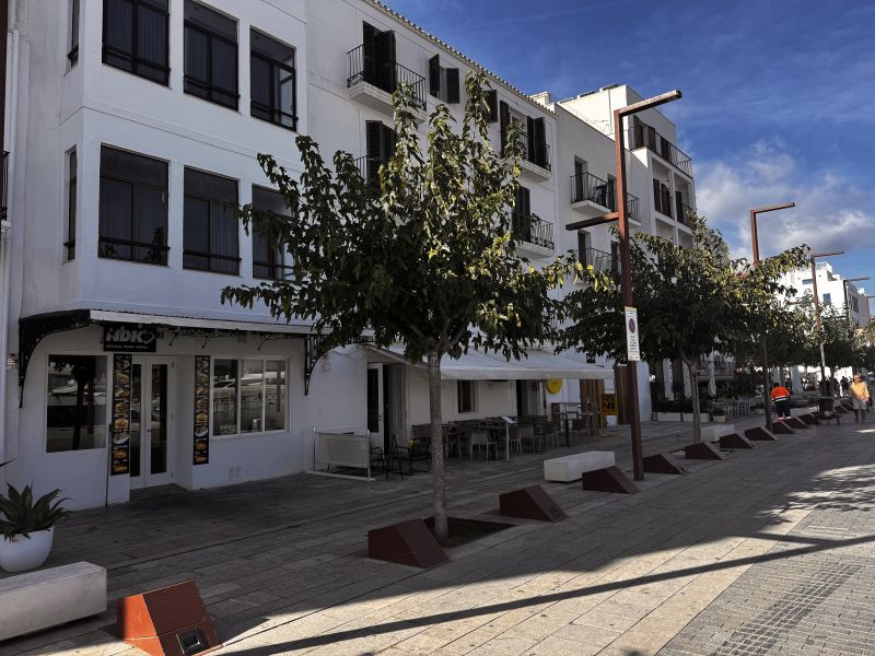 Local con salida de humos, Av. Andanes (primera linea puerto)