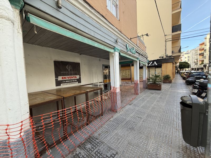 Restaurante en Bisbe Carrasco + vivienda