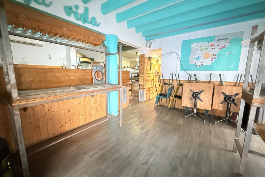 Restaurant + apartment in the city centre