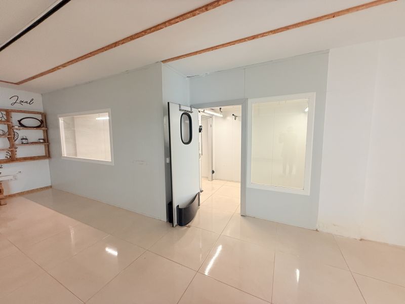 Local comercial con cuarto frio