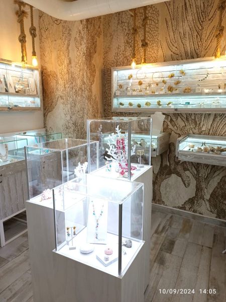 -EN TRASPASO- Tienda de bijoux/joyerias en carrer D´Enmig