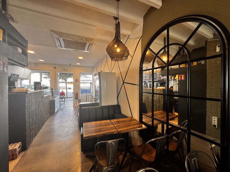 Local con salida de humos, Av. Andanes (primera linea puerto)