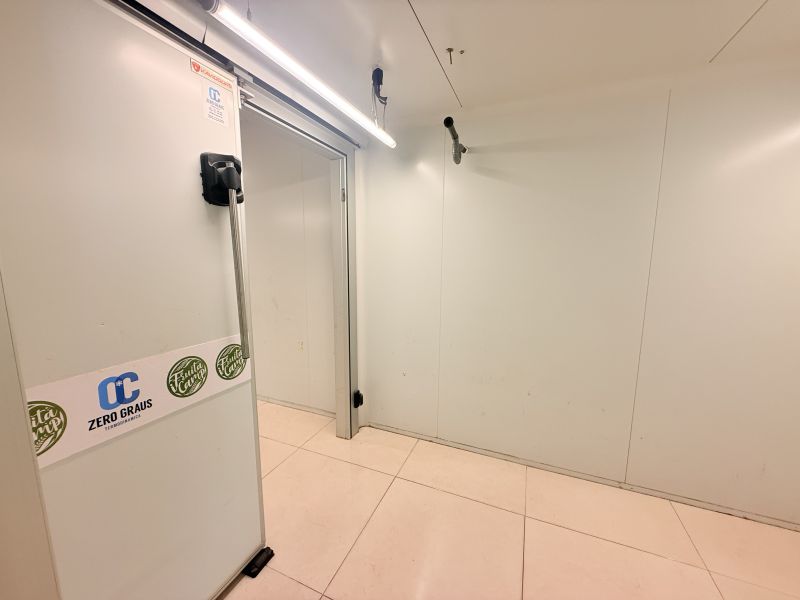 Local comercial con cuarto frio