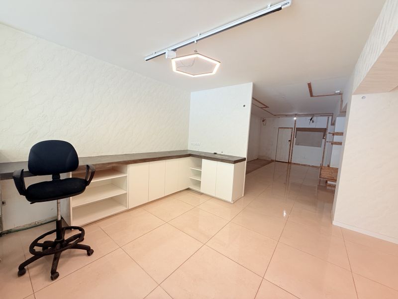 Local comercial con cuarto frio