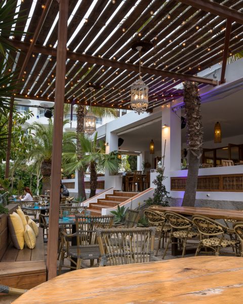 Restaurante en carrer de Granada (Cala Pinet)