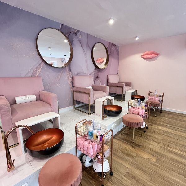 Salón de uñas en calle Progresso