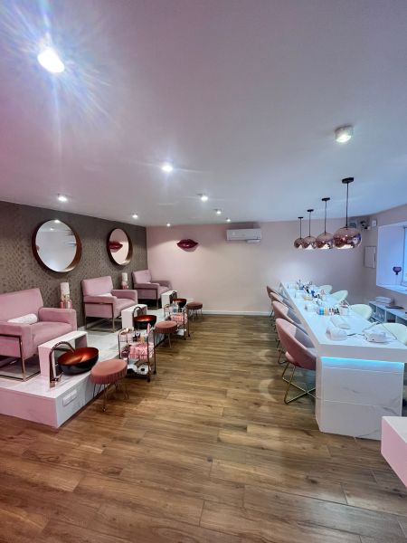 Salón de uñas en calle Progresso