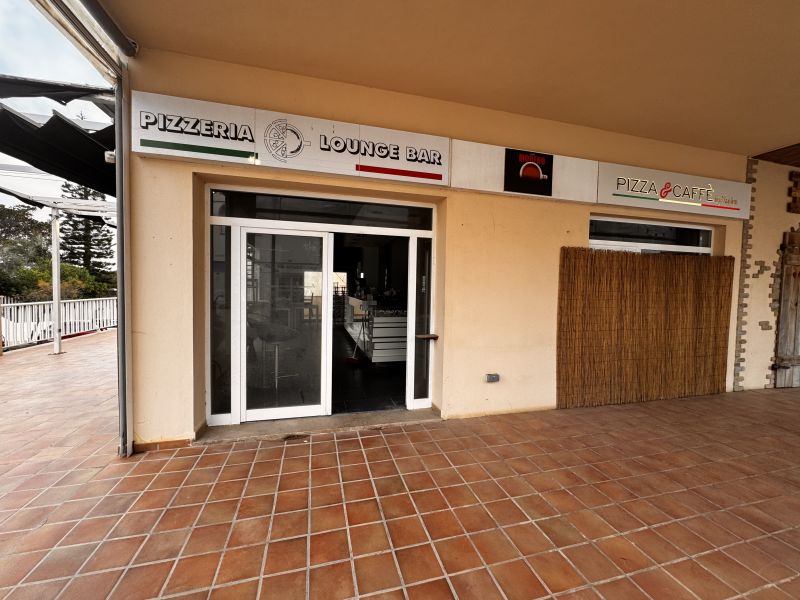 -EN ALQUILER- Restaurante pizzeria en calle Espalmador (FORMENTERA)