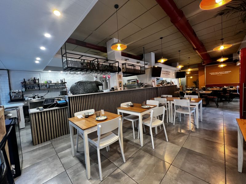 -EN TRASPASO- Restaurante pizzeria en calle Aragon