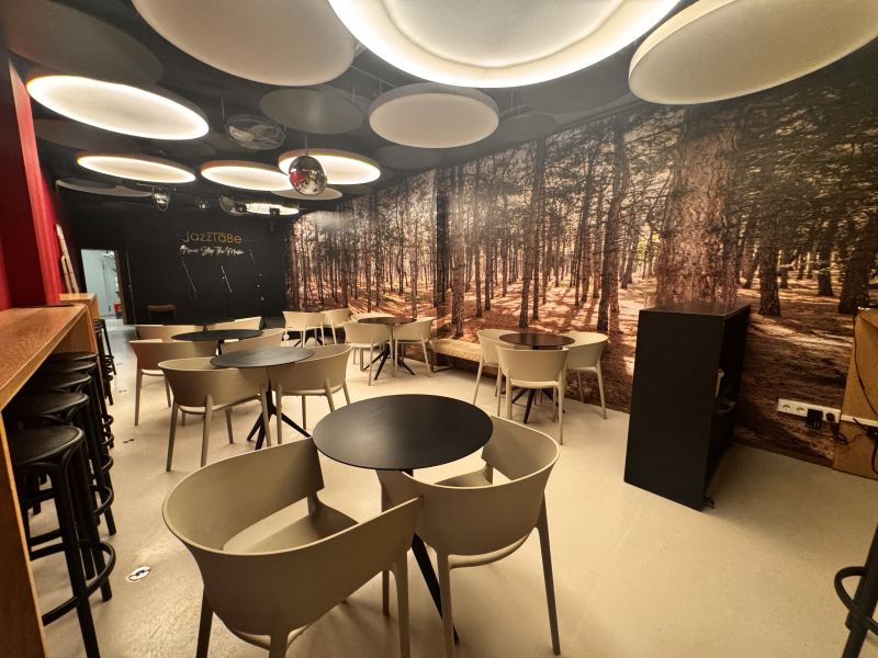 -TRANSFER LEASE- Premises with Cafe concierto licence