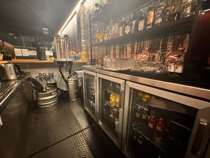 -TRANSFER LEASE- Premises with Cafe concierto licence