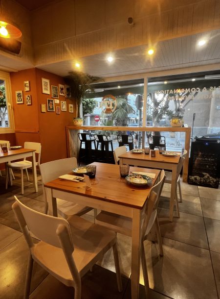 Restaurant pizzeria in calle Aragon, Ibiza town
