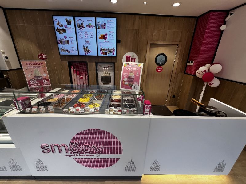 Ice cream shop in Av. San Jaume, Santa Eularia