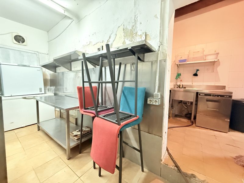 Restaurante en Bisbe Carrasco + vivienda