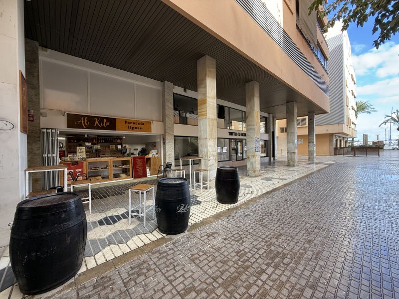 Pizzeria en carrer de Felip II