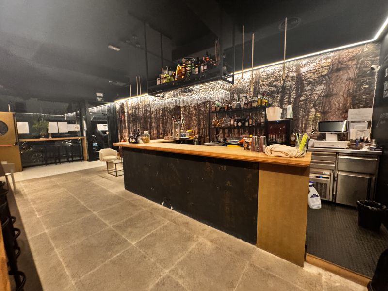 -TRANSFER LEASE- Premises with Cafe concierto licence