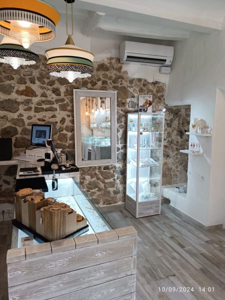 -EN TRASPASO- Tienda de bijoux/joyerias en carrer D´Enmig
