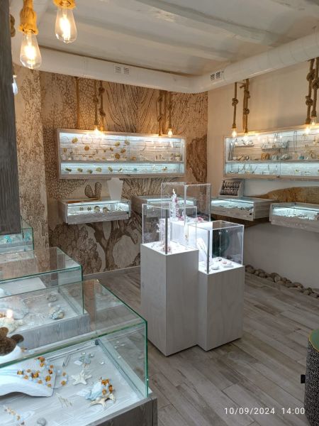 -EN TRASPASO- Tienda de bijoux/joyerias en carrer D´Enmig