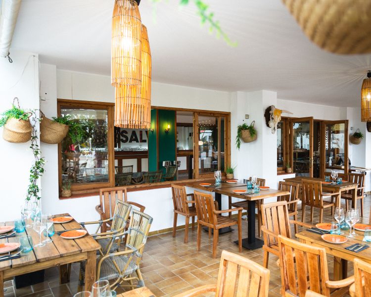 Restaurante en carrer de Granada (Cala Pinet)
