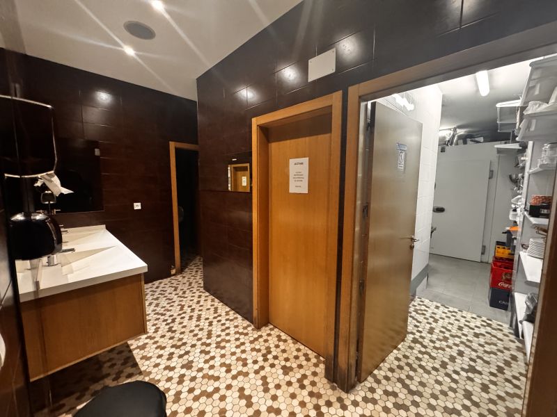 -TRANSFER LEASE- Premises with Cafe concierto licence