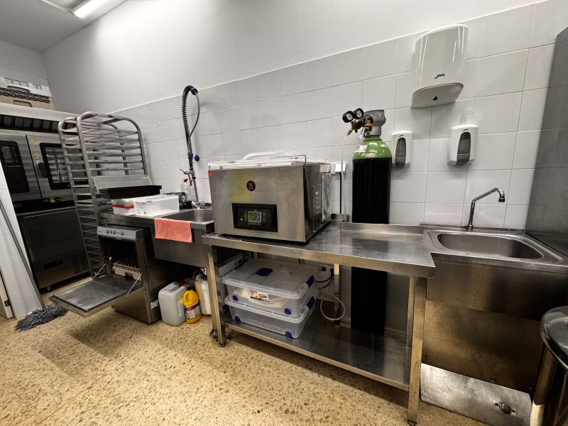 Obrador artesanal para la  preparación de pizza/pan.