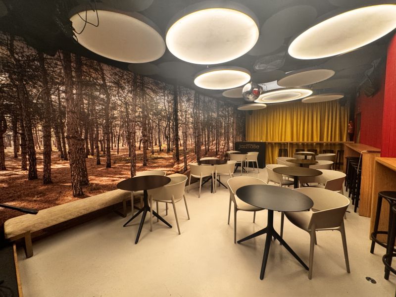 -TRANSFER LEASE- Premises with Cafe concierto licence