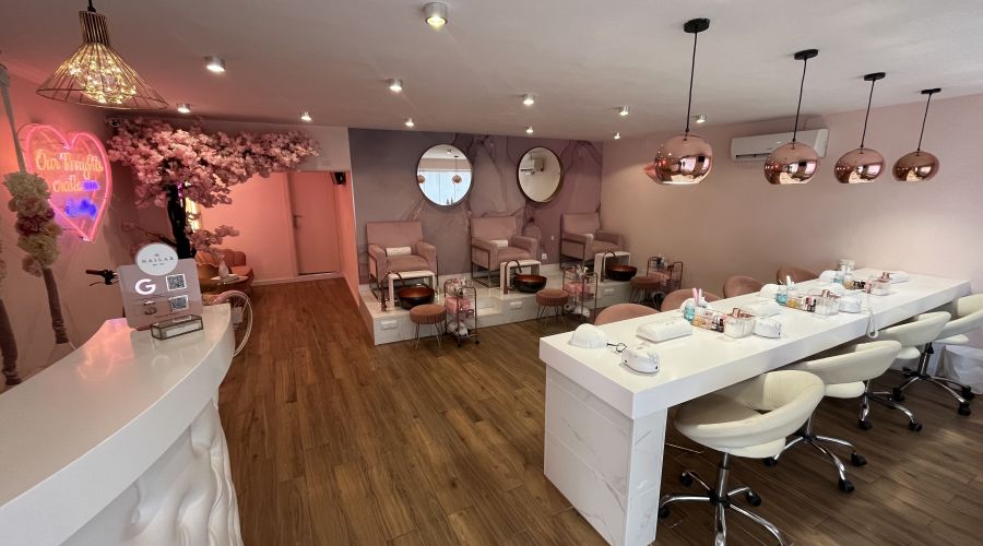 Salón de uñas en calle Progresso