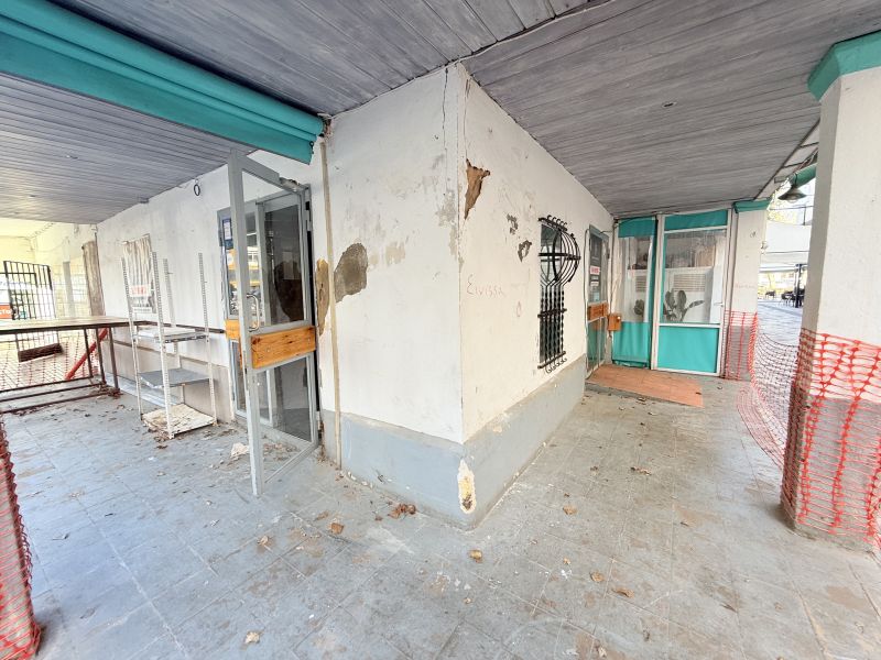 Restaurante en Bisbe Carrasco + vivienda