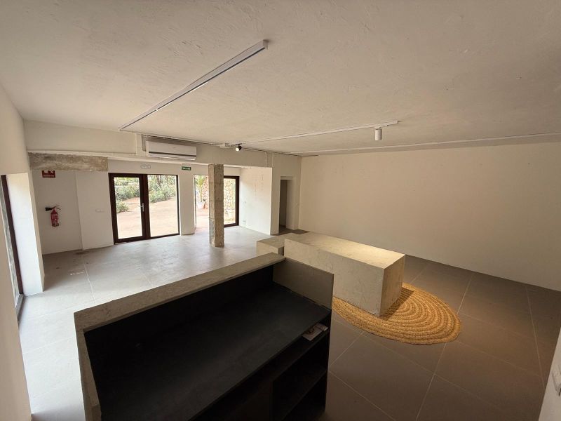 -EN ALQUILER- Local comercial en Marina Village, M. Botafoch