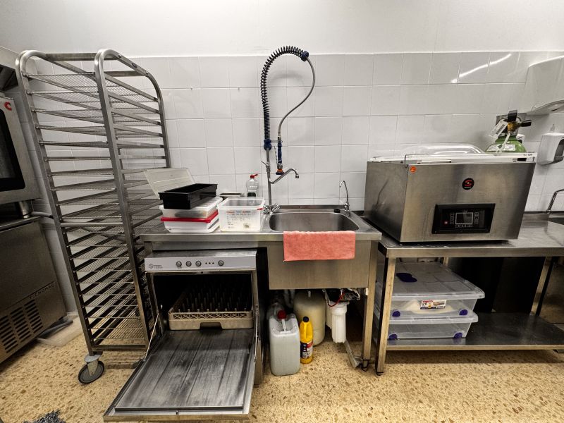 Obrador artesanal para la  preparación de pizza/pan.