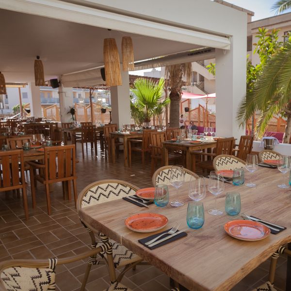 Restaurante en carrer de Granada (Cala Pinet)