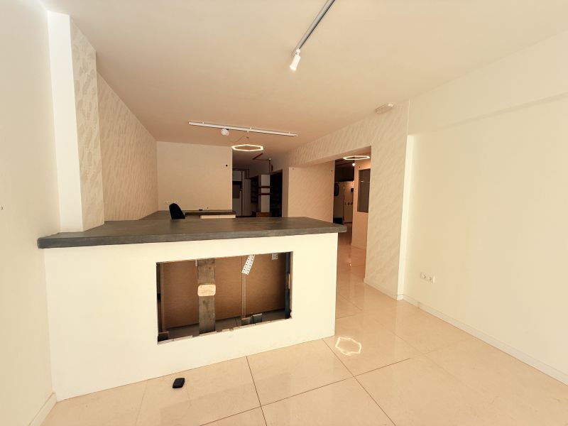 Local comercial con cuarto frio