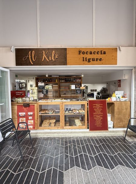 Pizzeria in calle Felip II (Port Area)