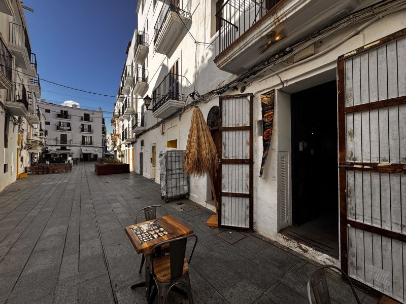 Local con salida de humos, Av. Andanes (primera linea puerto)