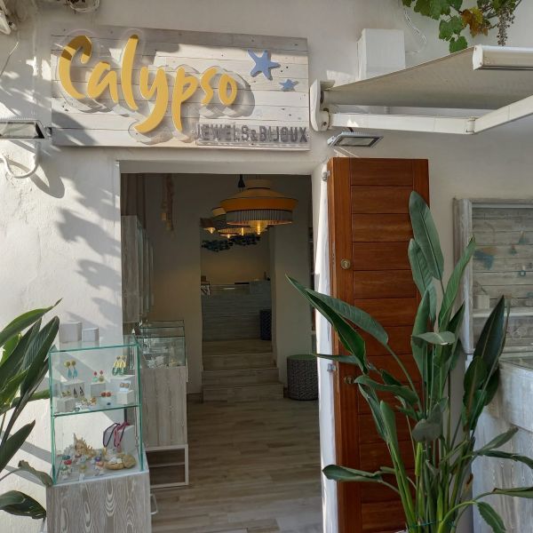 -EN TRASPASO- Tienda de bijoux/joyerias en carrer D´Enmig