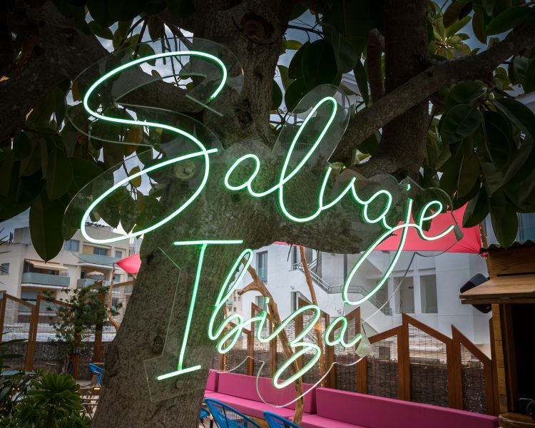 Restaurante en carrer de Granada (Cala Pinet)