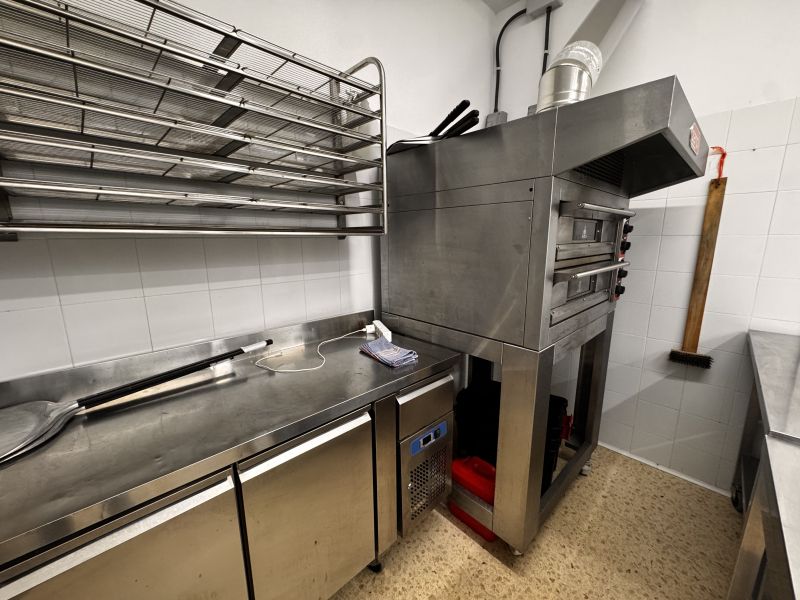 Obrador artesanal para la  preparación de pizza/pan.