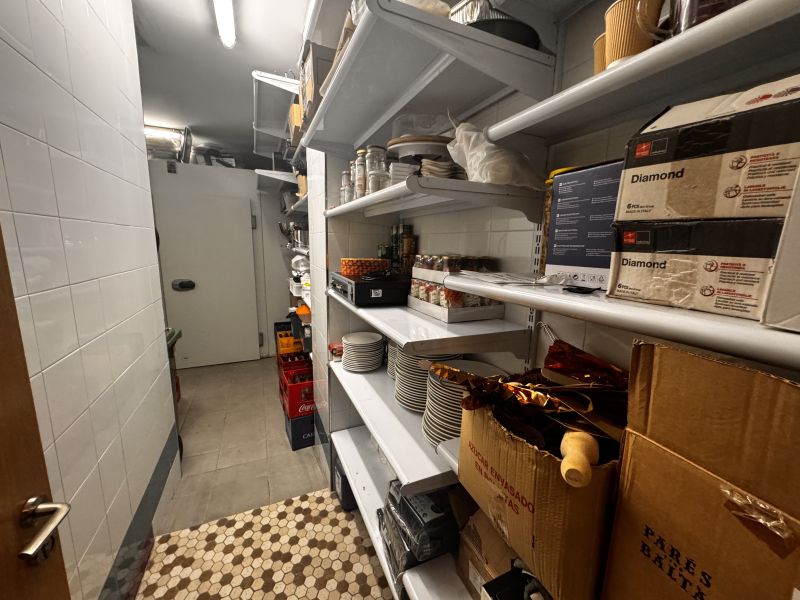 -TRANSFER LEASE- Premises with Cafe concierto licence