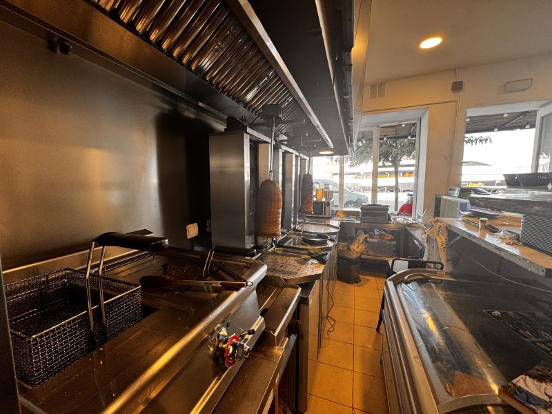 Local con salida de humos, Av. Andanes (primera linea puerto)