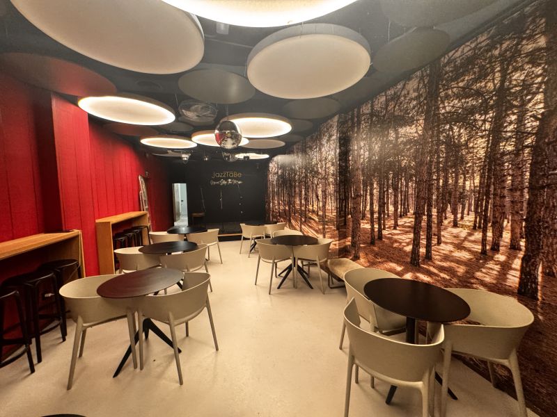 -TRANSFER LEASE- Premises with Cafe concierto licence