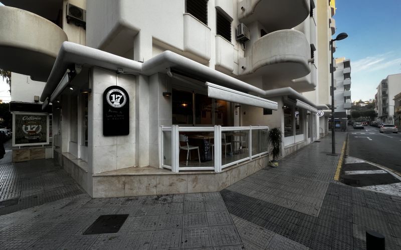 Restaurant pizzeria in calle Aragon, Ibiza town