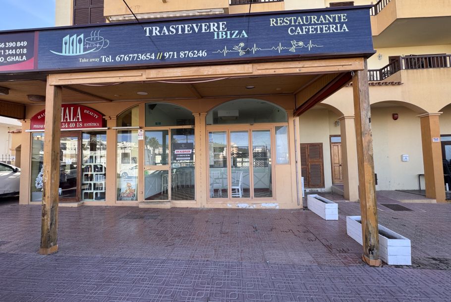 Restaurant/pizzeria next to Cafe Mambo and Cafe del Mar