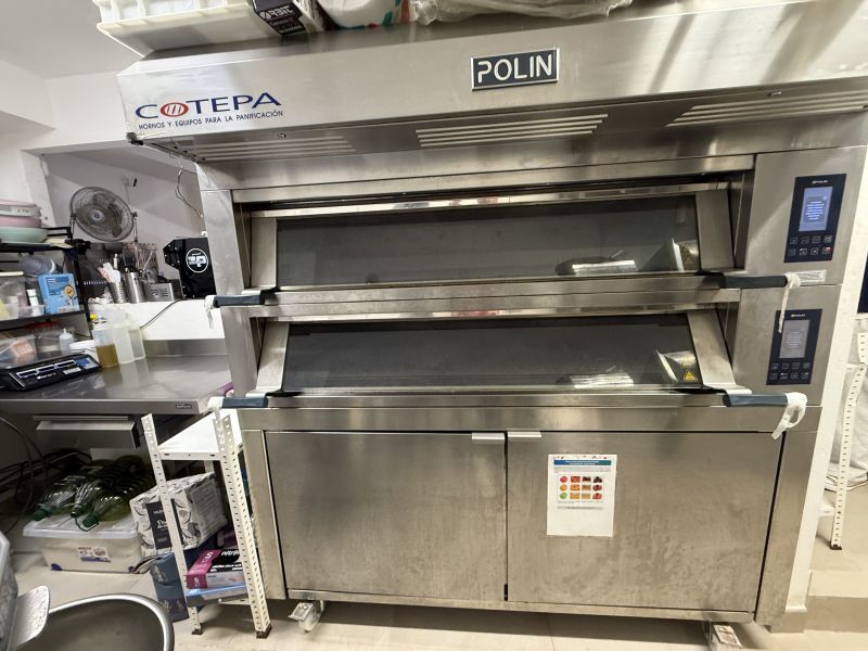 Pizzeria en carrer de Felip II