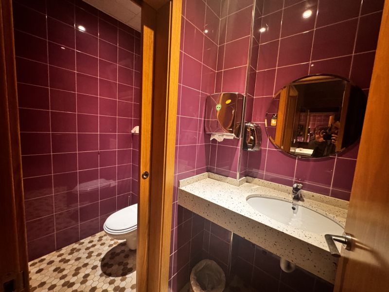 -TRANSFER LEASE- Premises with Cafe concierto licence