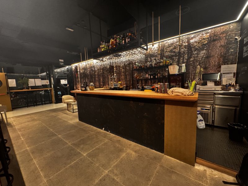 -TRANSFER LEASE- Premises with Cafe concierto licence