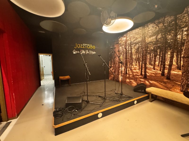 -TRANSFER LEASE- Premises with Cafe concierto licence