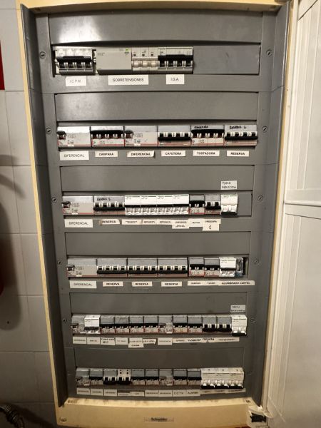 -TRANSFER LEASE- Premises with Cafe concierto licence