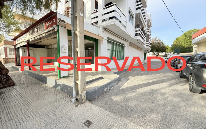 Local comercial en calle Atzaró (Casas Baratas)