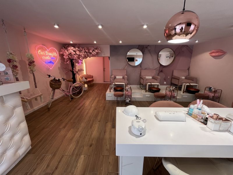 Salón de uñas en calle Progresso